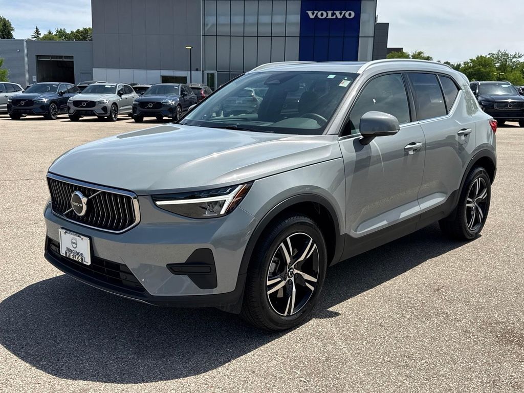 2025 Volvo XC40 B5 Core Bright AWD's photo