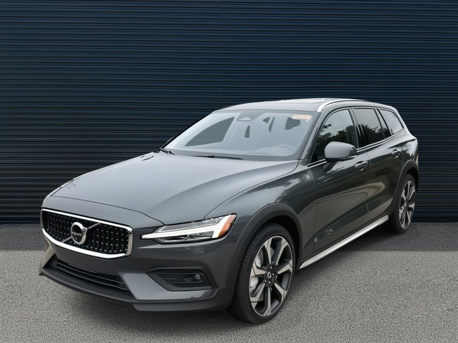 2026 Volvo V60 Cross Country Ultra's photo