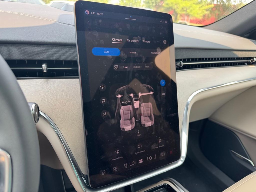 2025 Volvo EX90 Plus - Photo 17