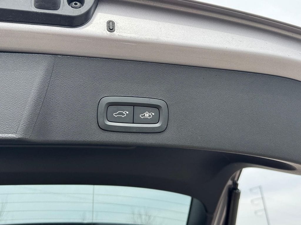 2026 Volvo XC40 Plus - Photo 6