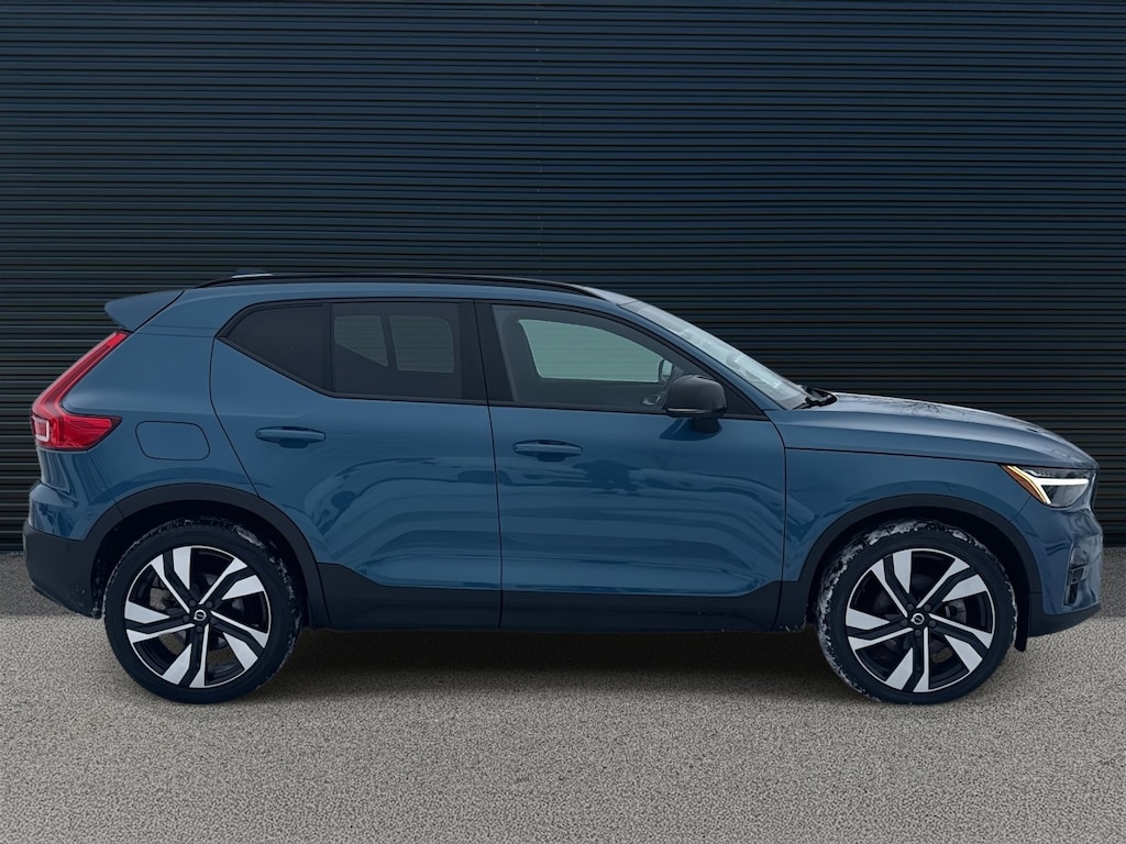 Certified 2024 Volvo XC40 B5 Plus Dark SUV