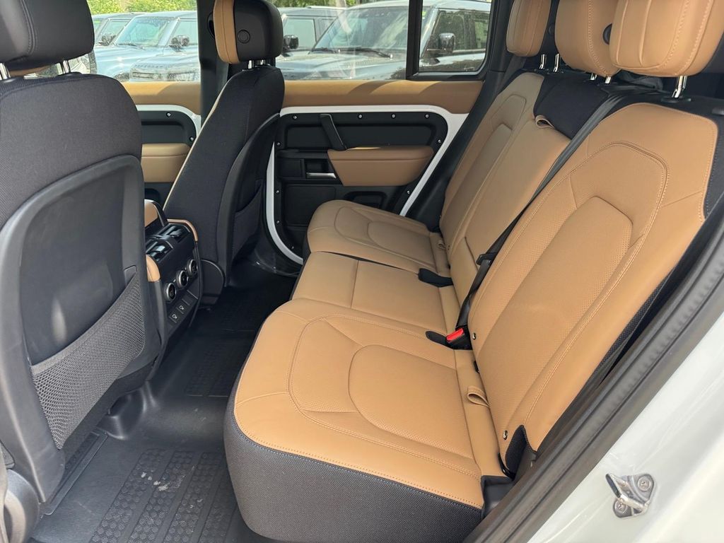 2025 Land Rover Defender V8 - Photo 8