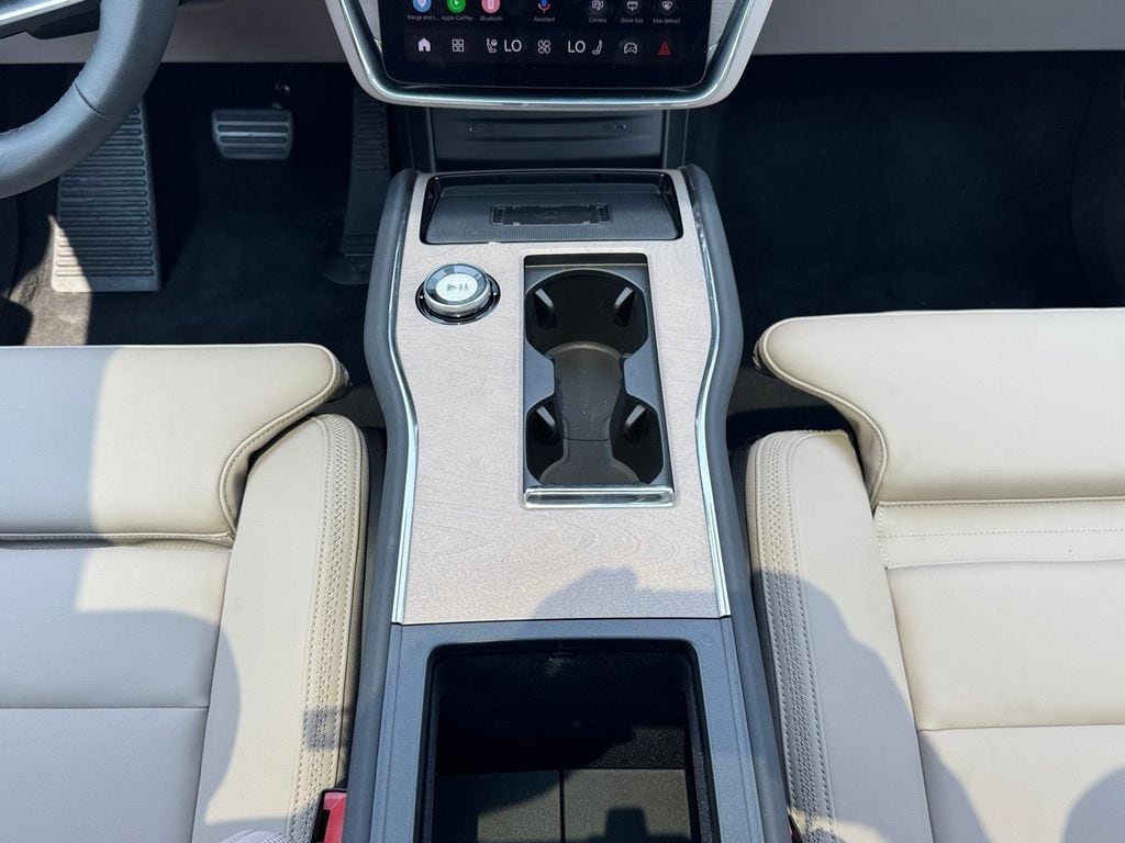 2025 Volvo EX90 Plus - Photo 13