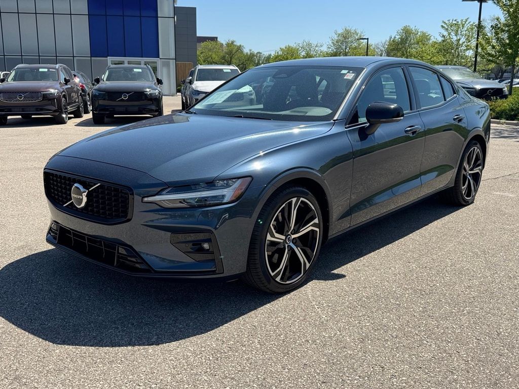 2025 Volvo S60 B5 Core Dark AWD's photo