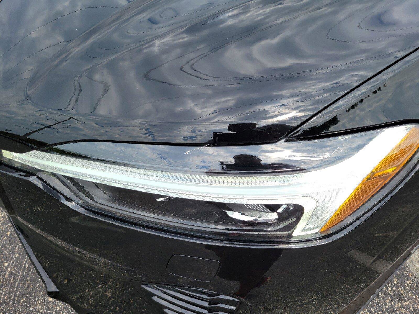 2025 Volvo XC60 B5 photo 4