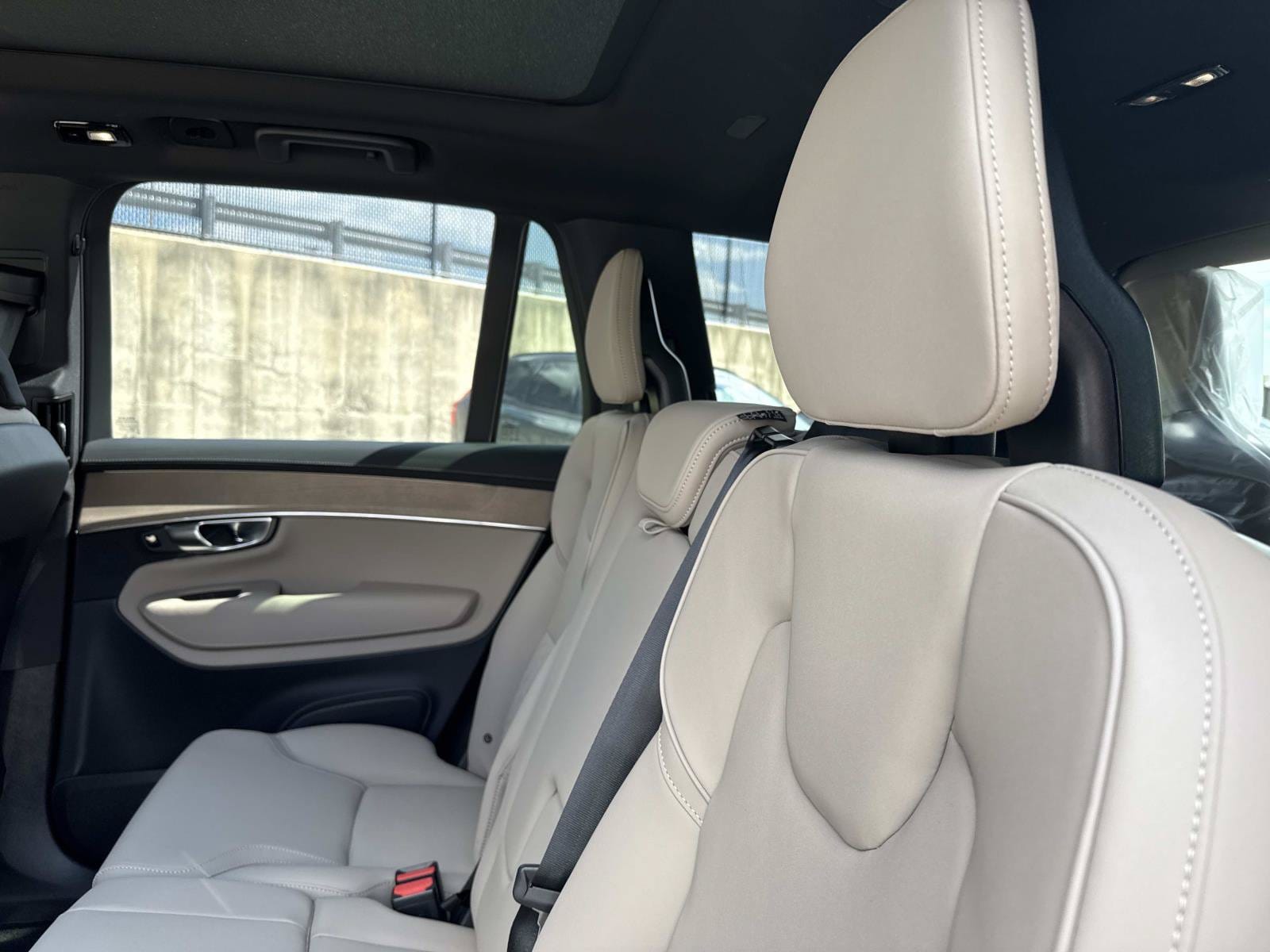 2026 Volvo XC90 Plus - Photo 16