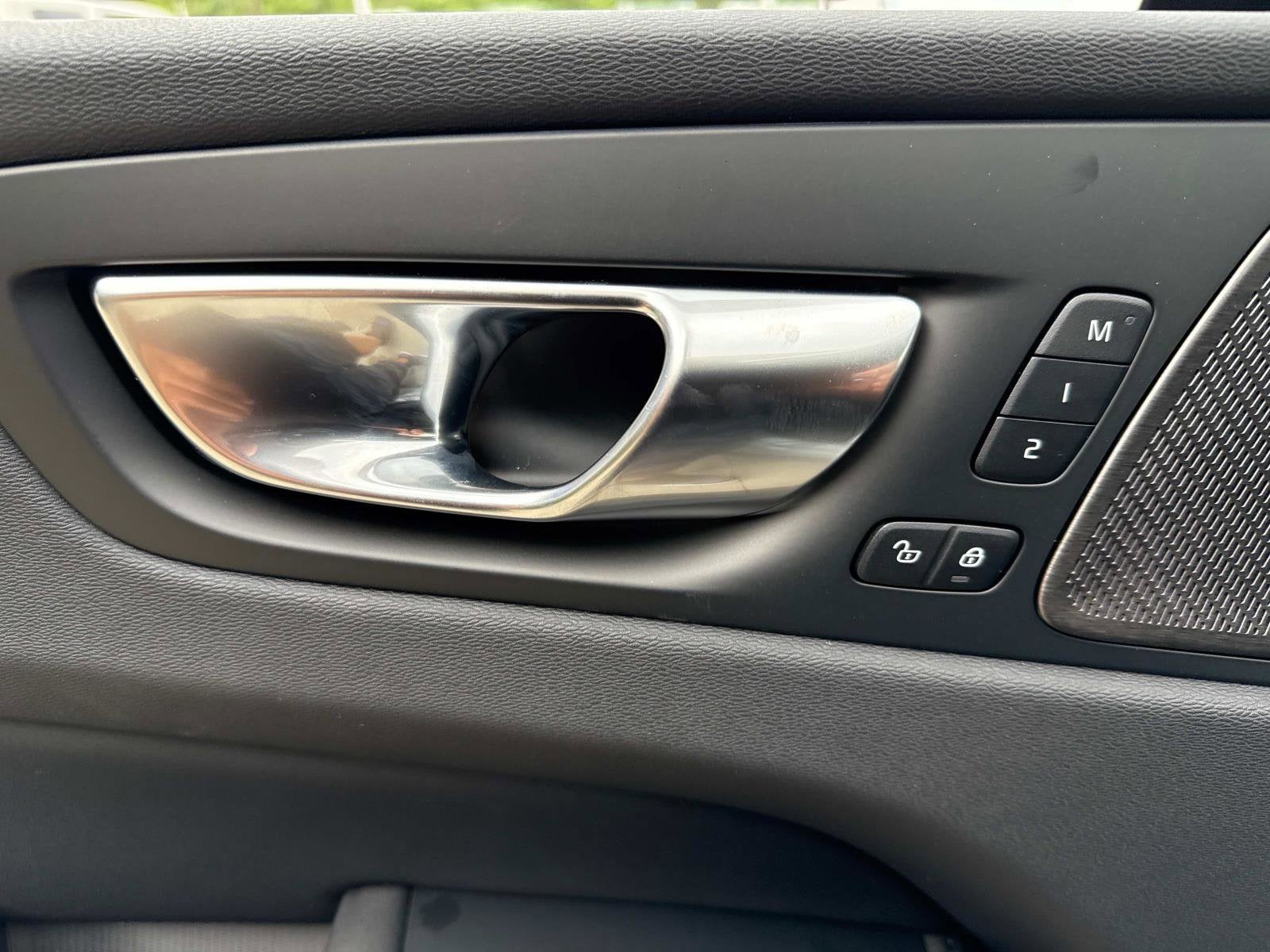 2026 Volvo XC60 Plus - Photo 18