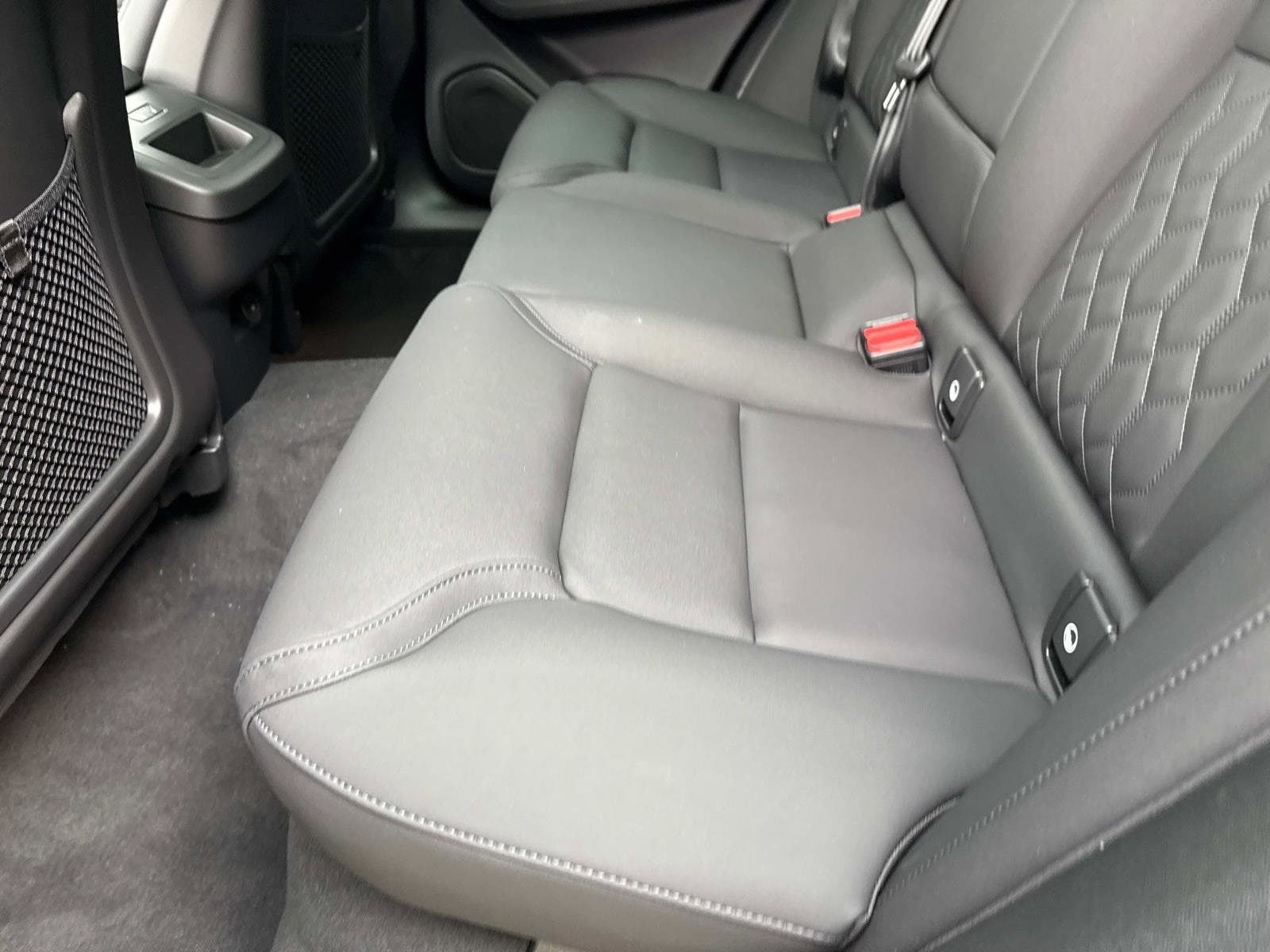 2026 Volvo XC60 Plus - Photo 13