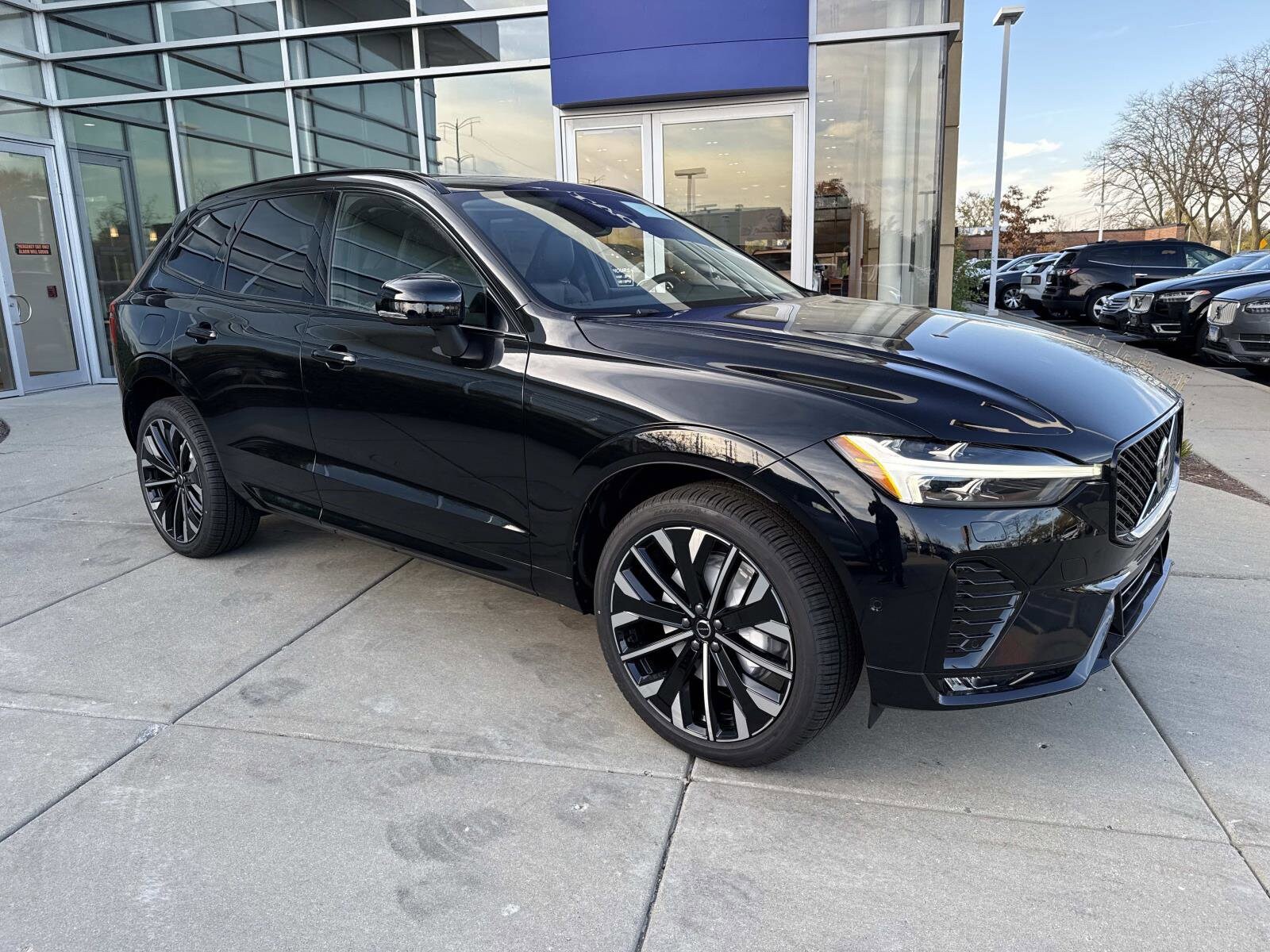 2026 Volvo XC60 B5 photo 2