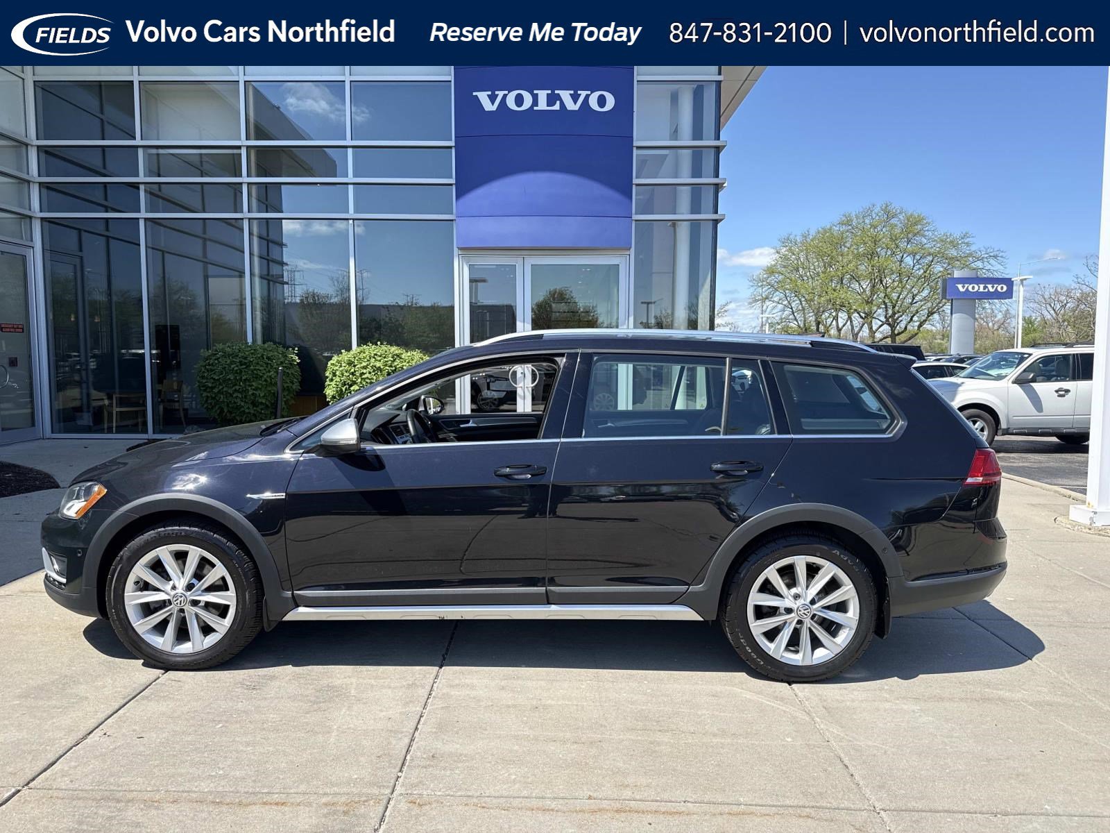 Used 2017 Volkswagen Golf Alltrack Alltrack SE with VIN 3VWH17AUXHM523364 for sale in Northfield, IL