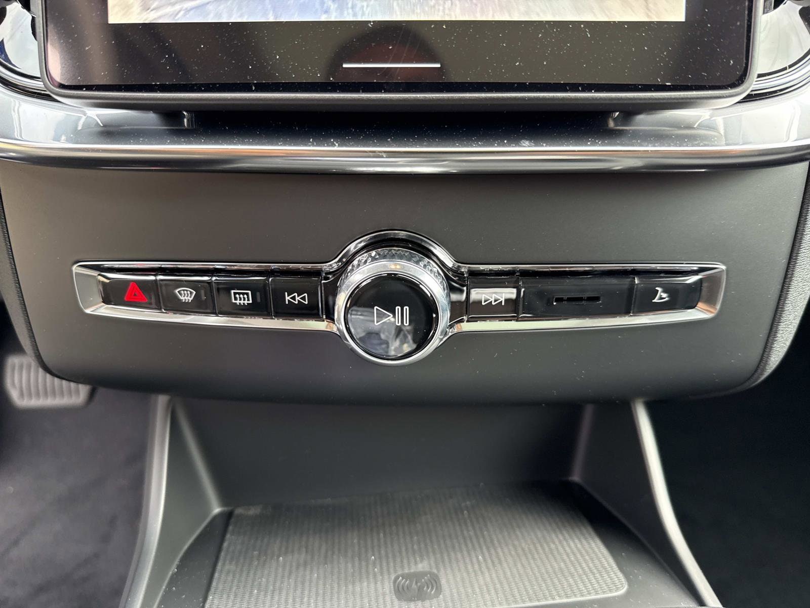 2026 Volvo XC90 Plus - Photo 25