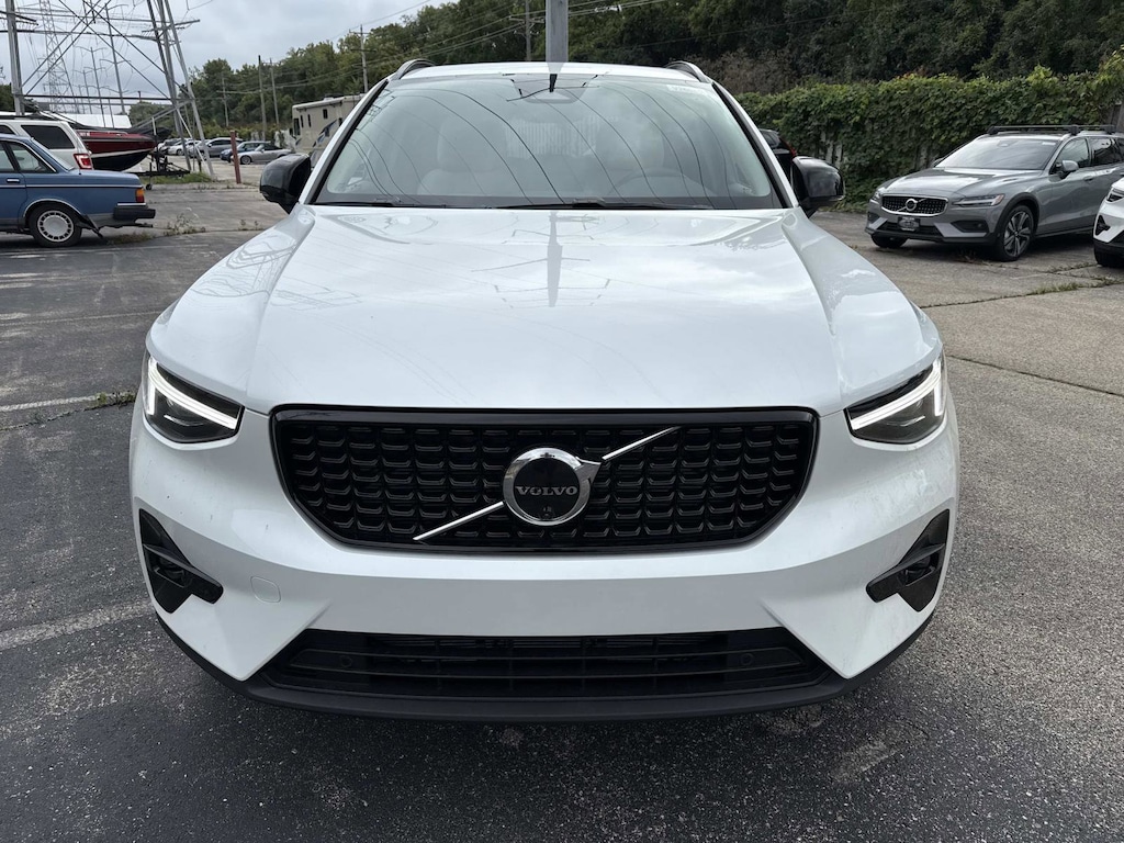 New 2026 Volvo XC40 B5 Ultra SUV