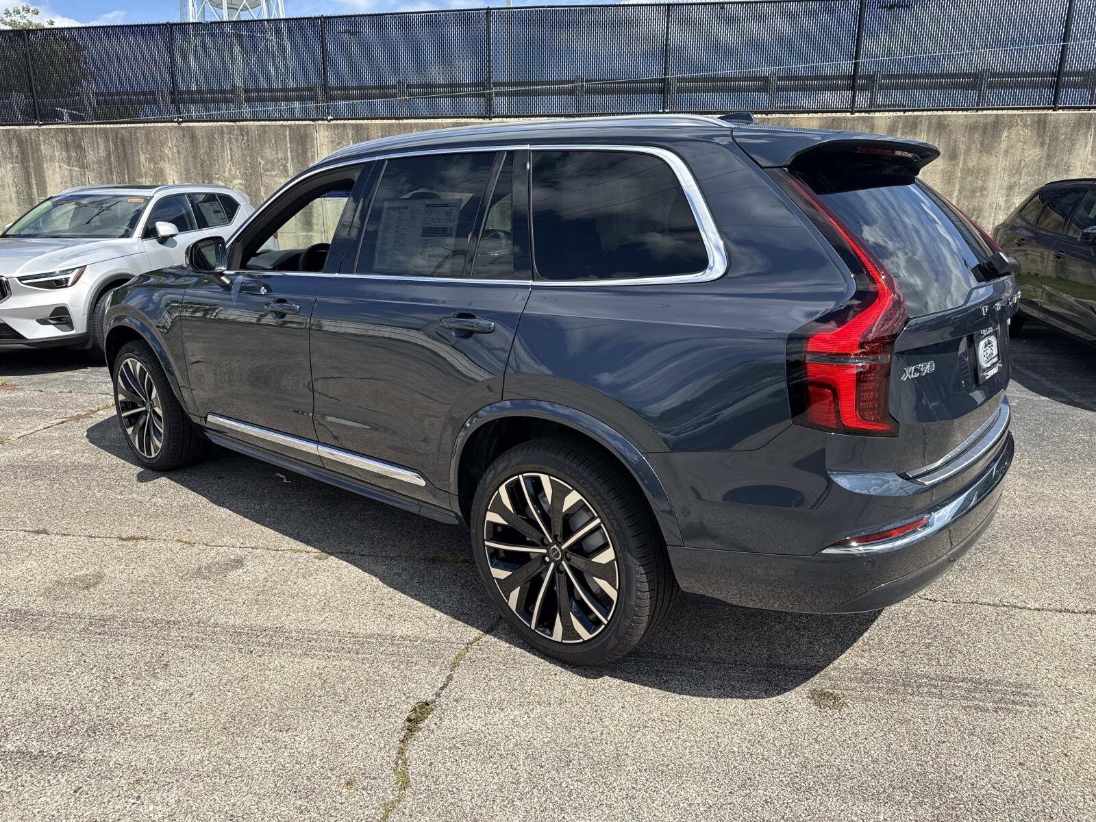 2026 Volvo XC90 Plus - Photo 7