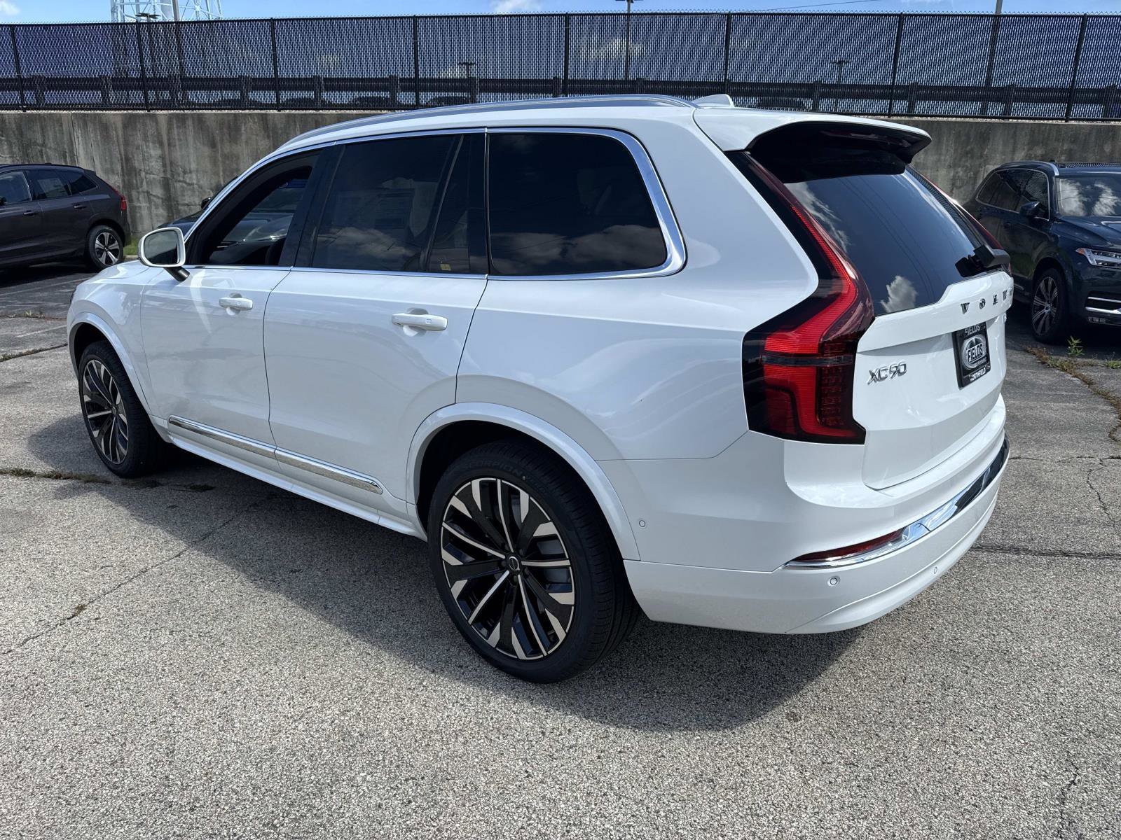 2026 Volvo XC90 Ultra - Photo 7