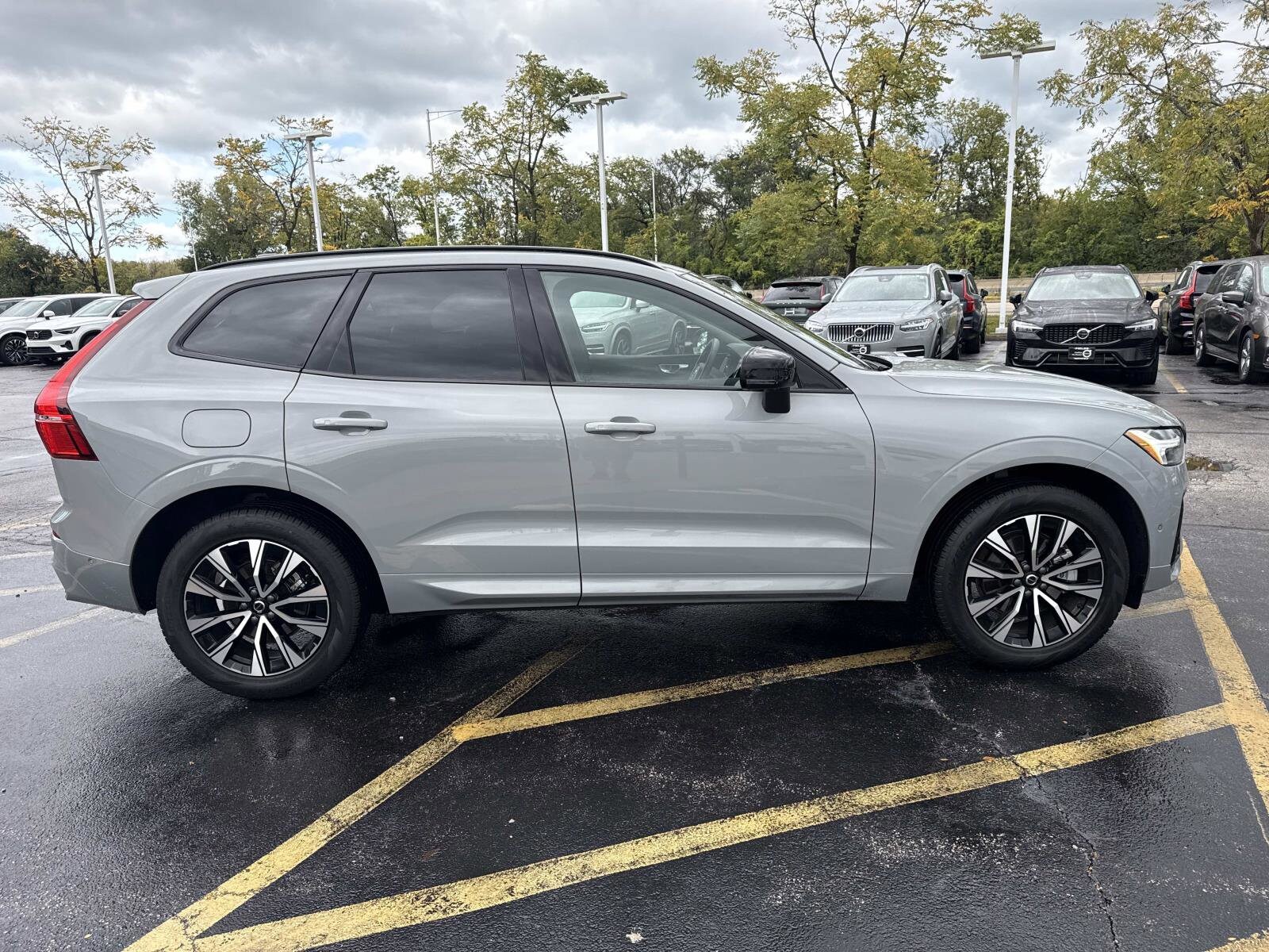 2025 Volvo XC60 B5 Plus photo 4