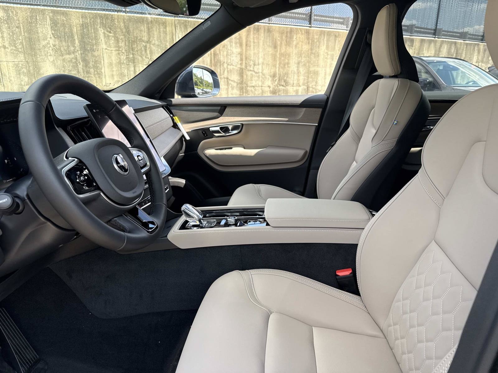 2026 Volvo XC90 Plus - Photo 23