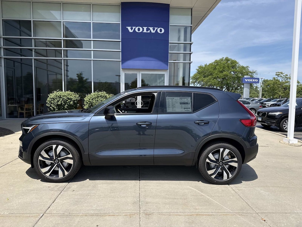 New 2026 Volvo XC40 B5 Plus SUV