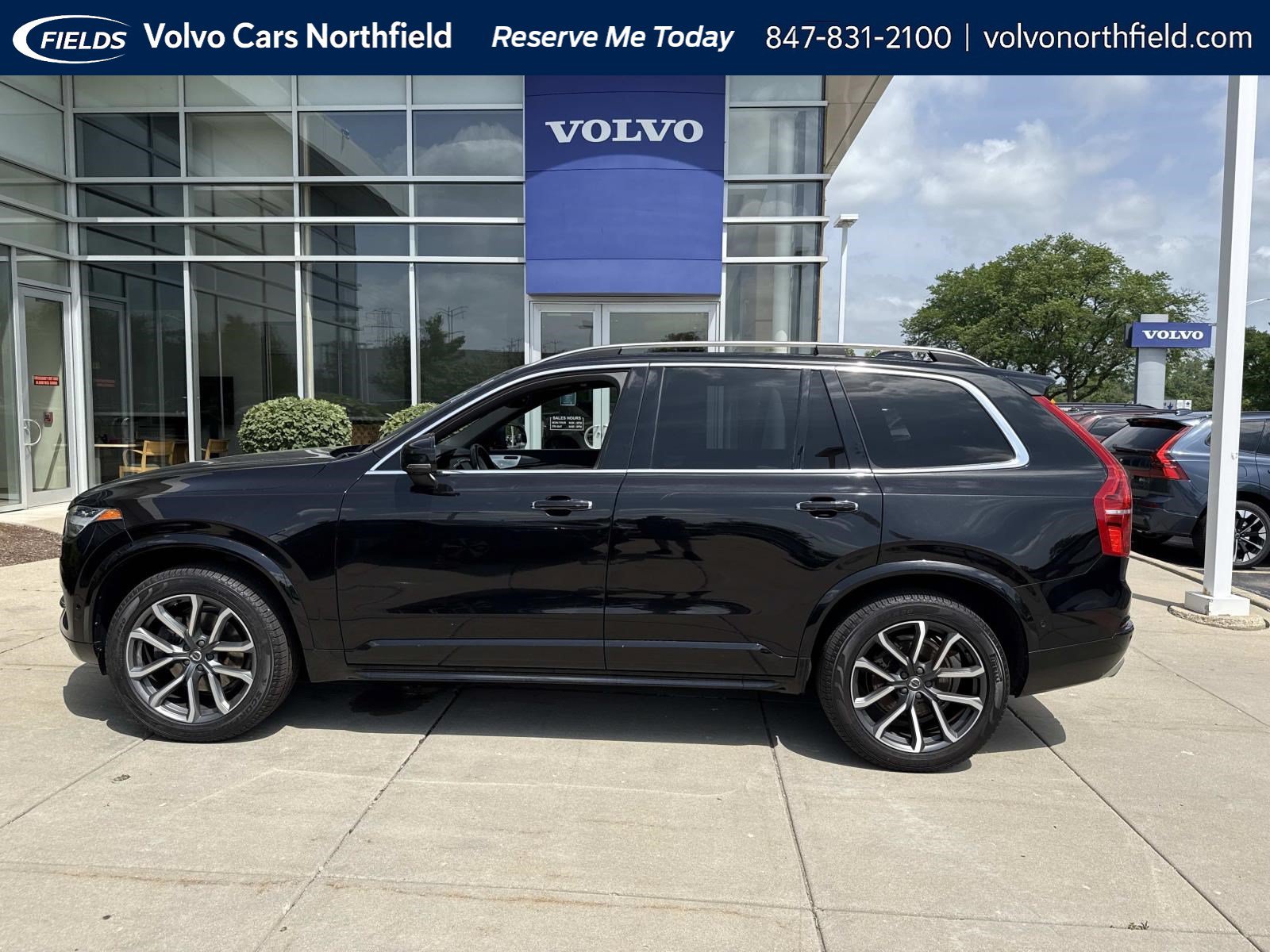 Used 2017 Volvo XC90 Momentum with VIN YV4A22PK3H1177422 for sale in Northfield, IL