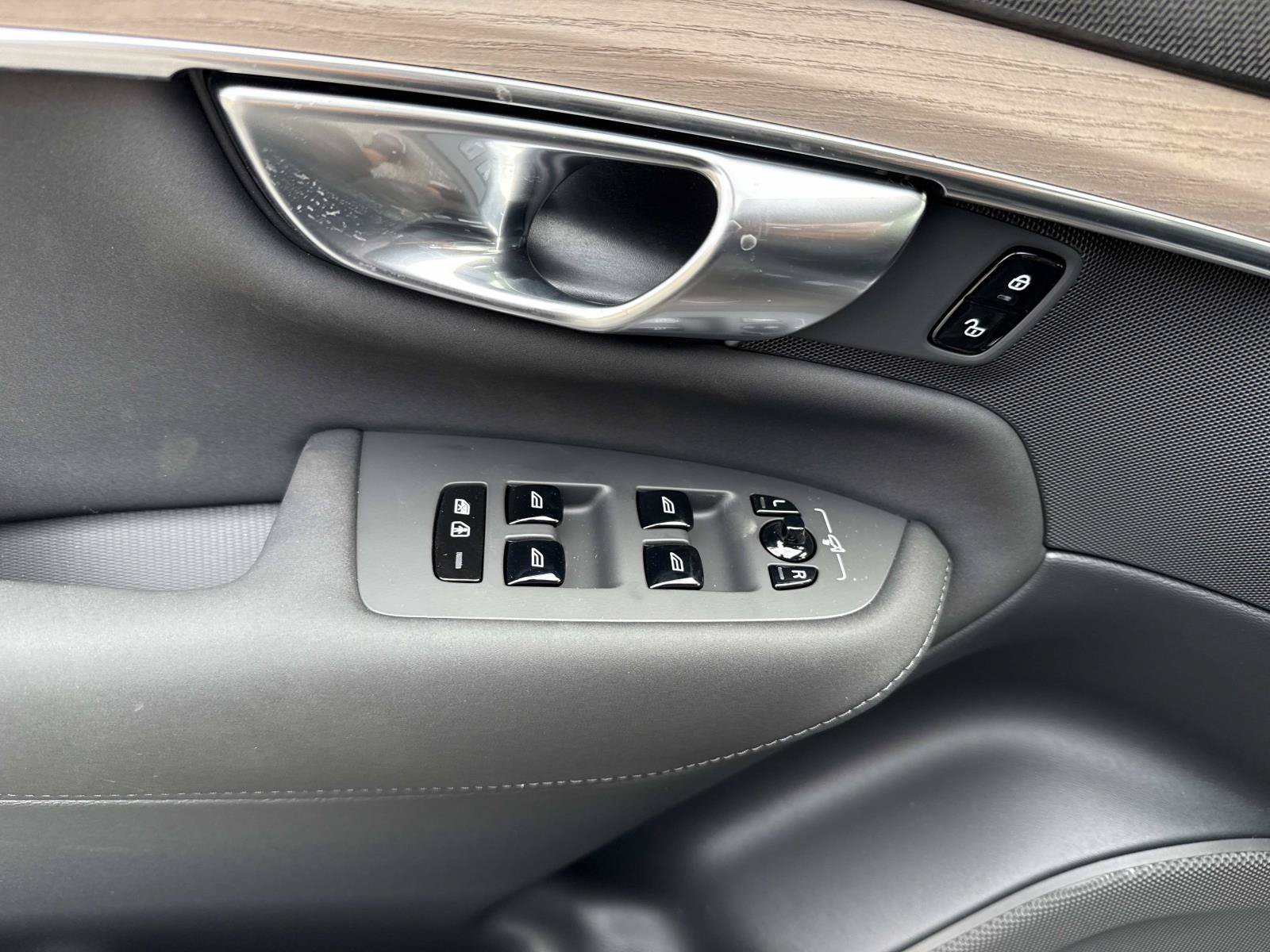 2026 Volvo XC90 Plus - Photo 18