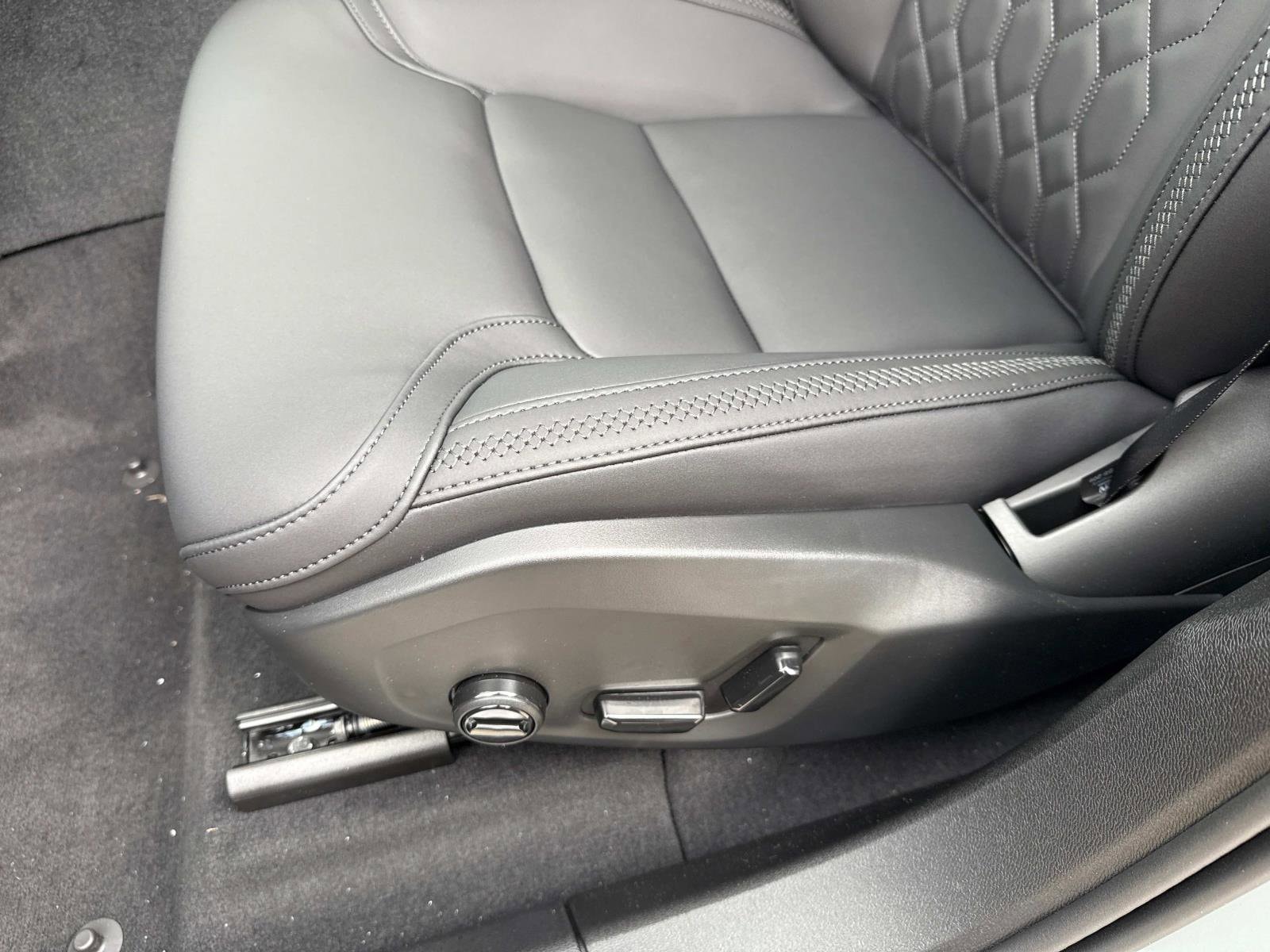 2026 Volvo XC60 Plus - Photo 20