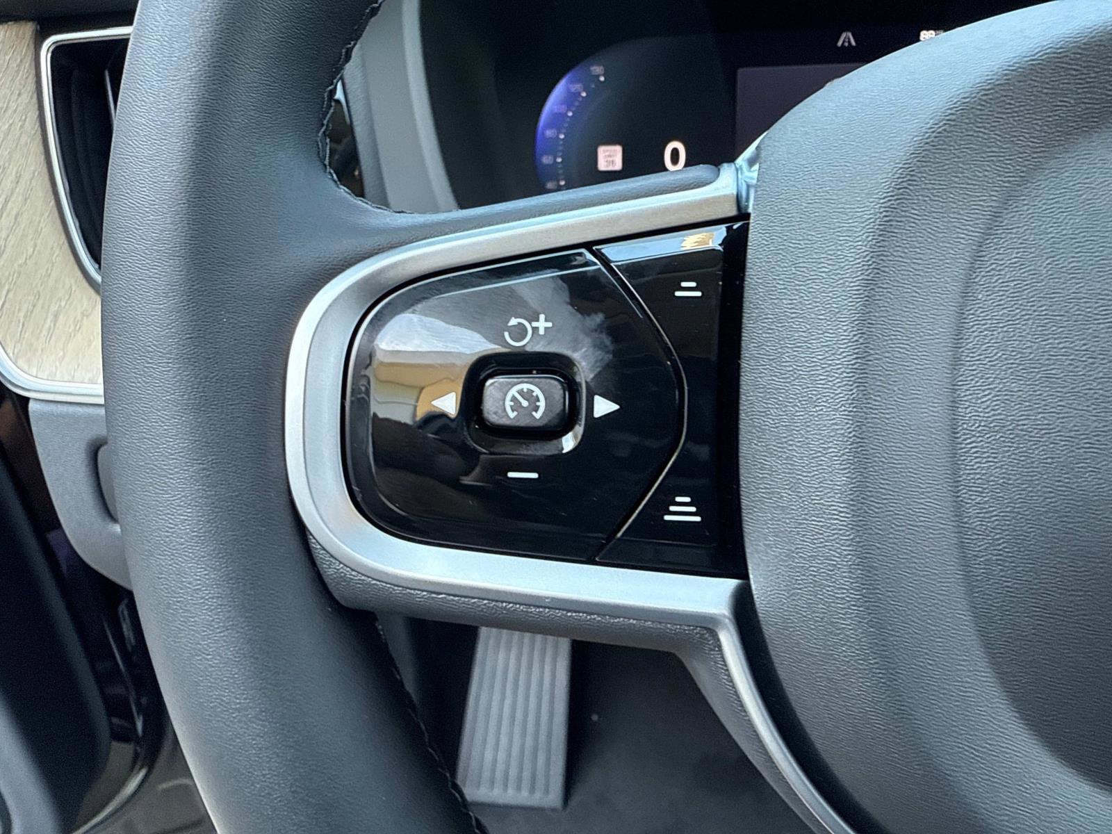 2026 Volvo XC60 Plus - Photo 33