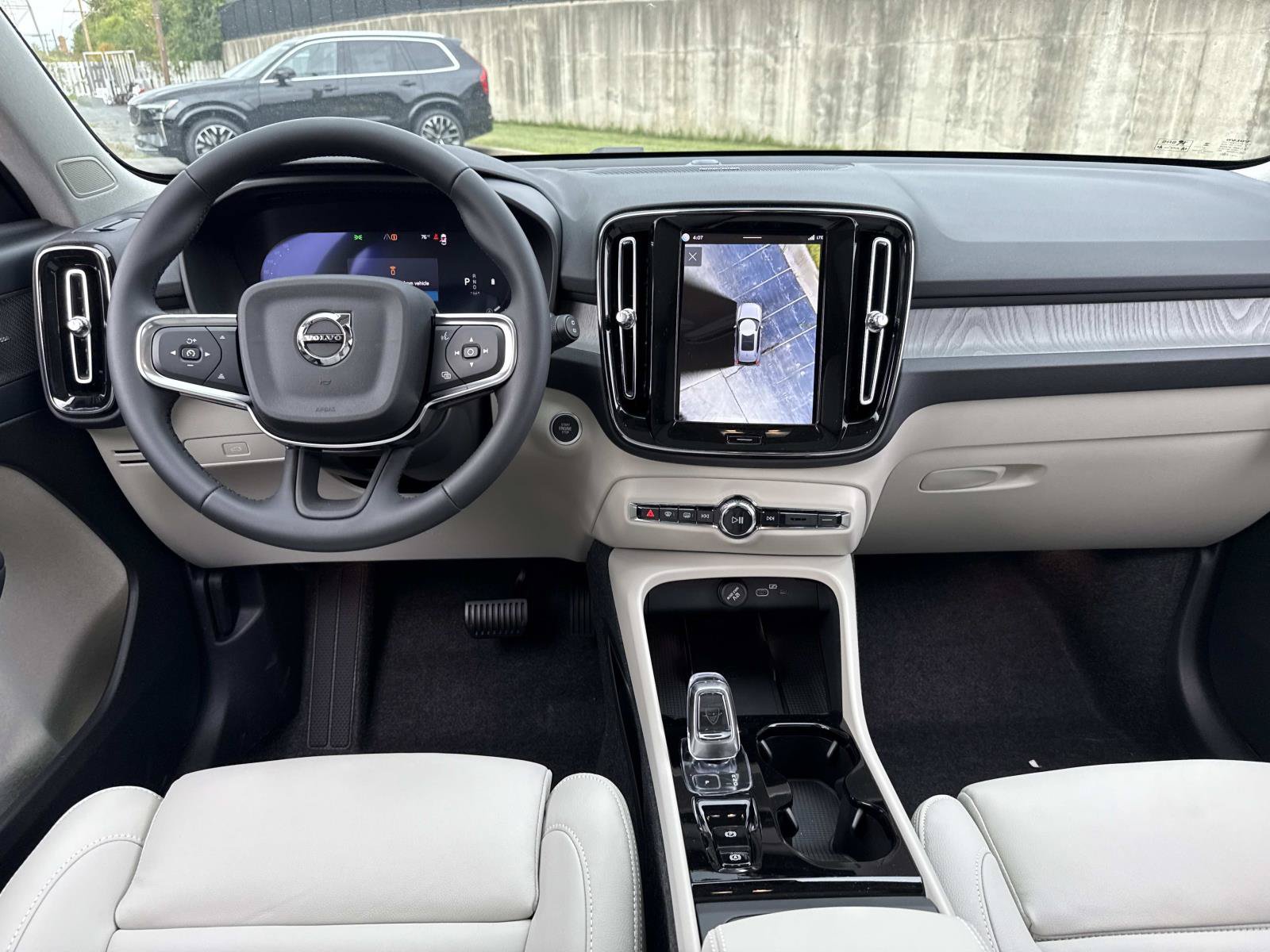 2026 Volvo XC40 Ultra - Photo 17