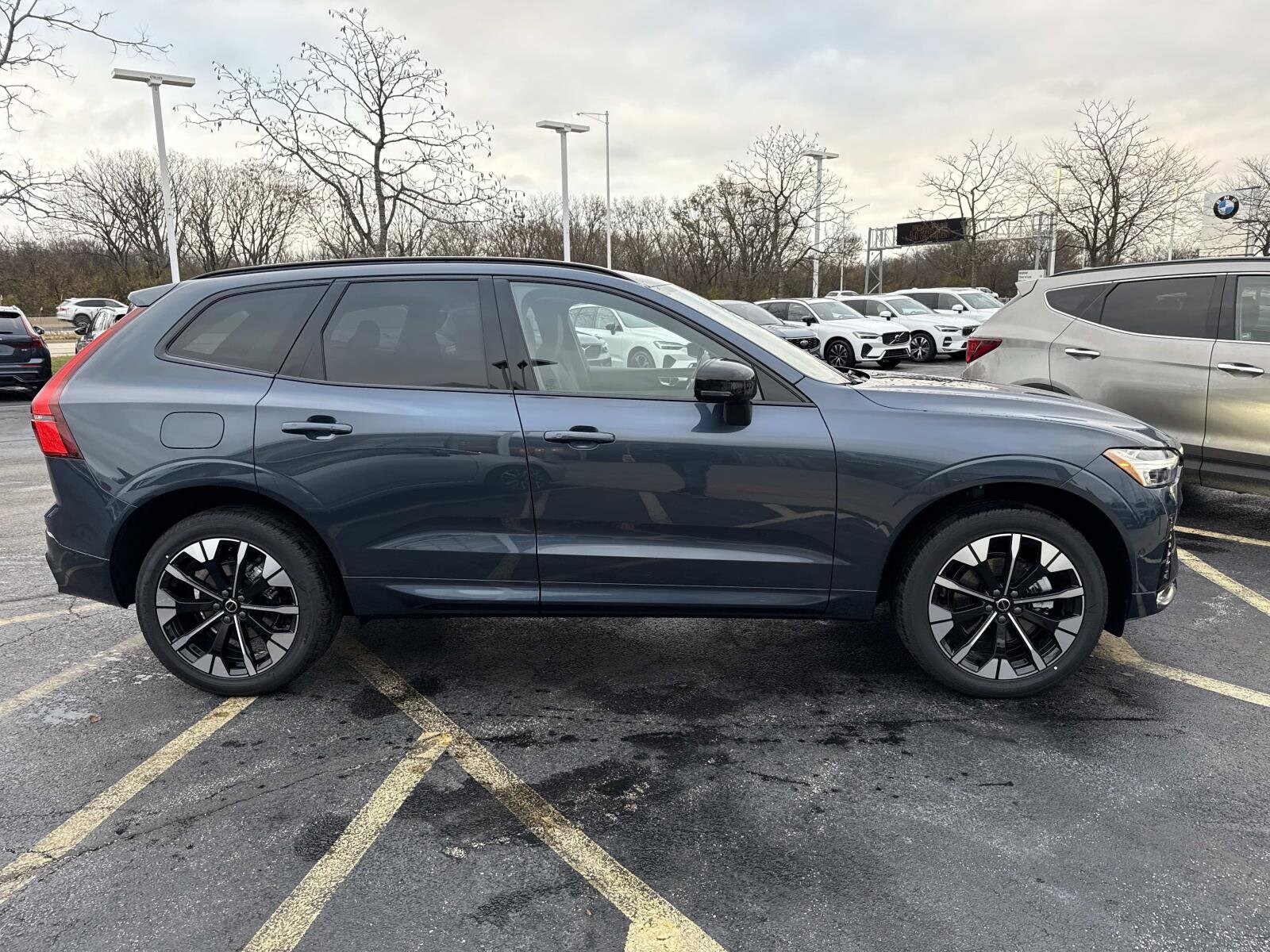 2026 Volvo XC60 B5 Plus photo 2