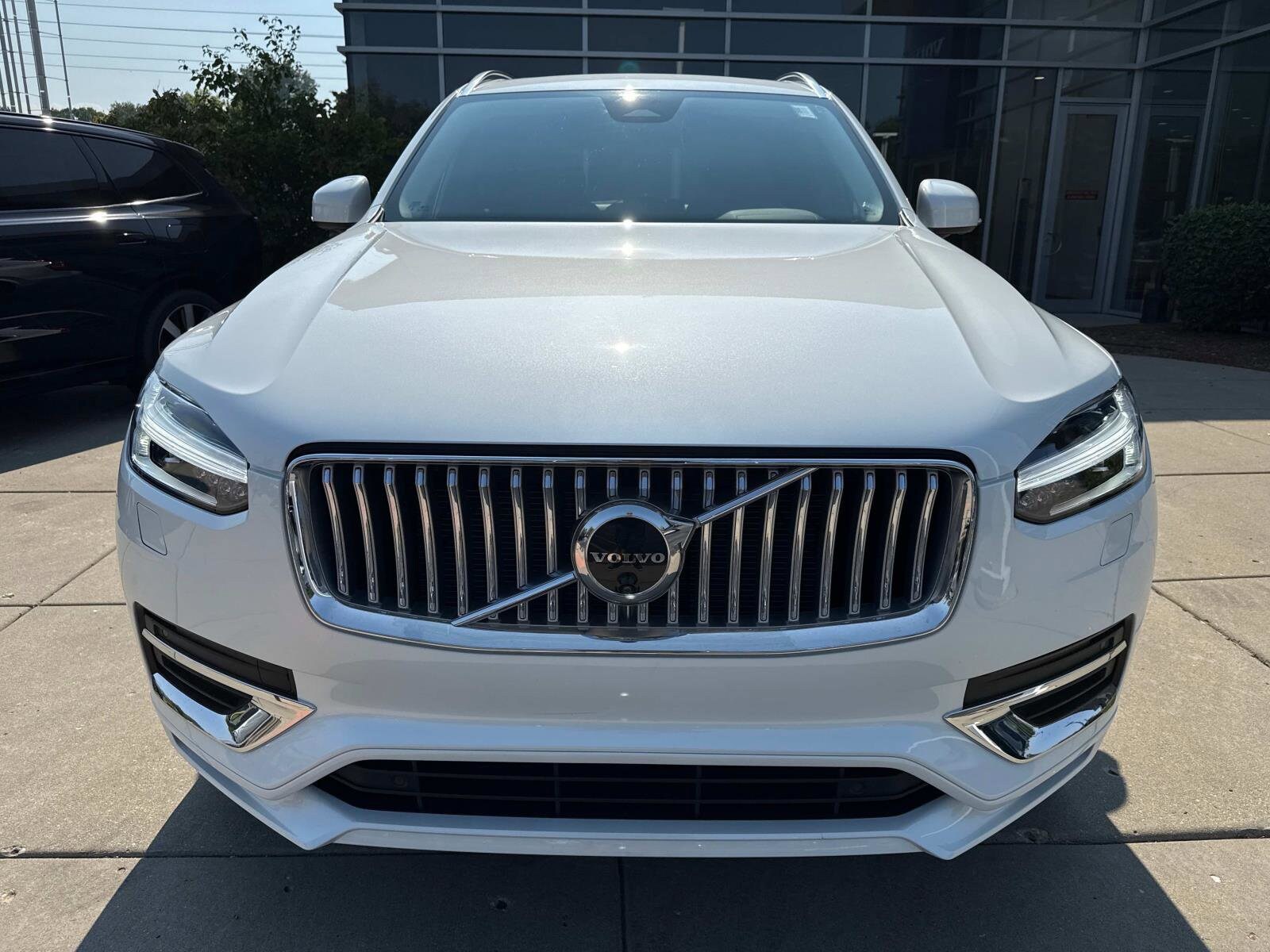 2024 Volvo XC90 Plus photo 2