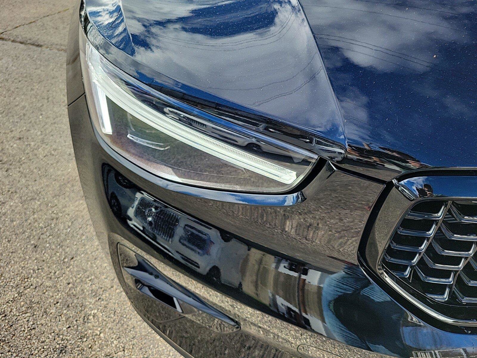 2025 Volvo XC40 Plus photo 3