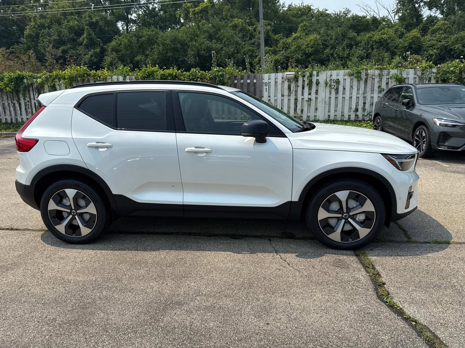 2026 Volvo XC40 Plus photo 4