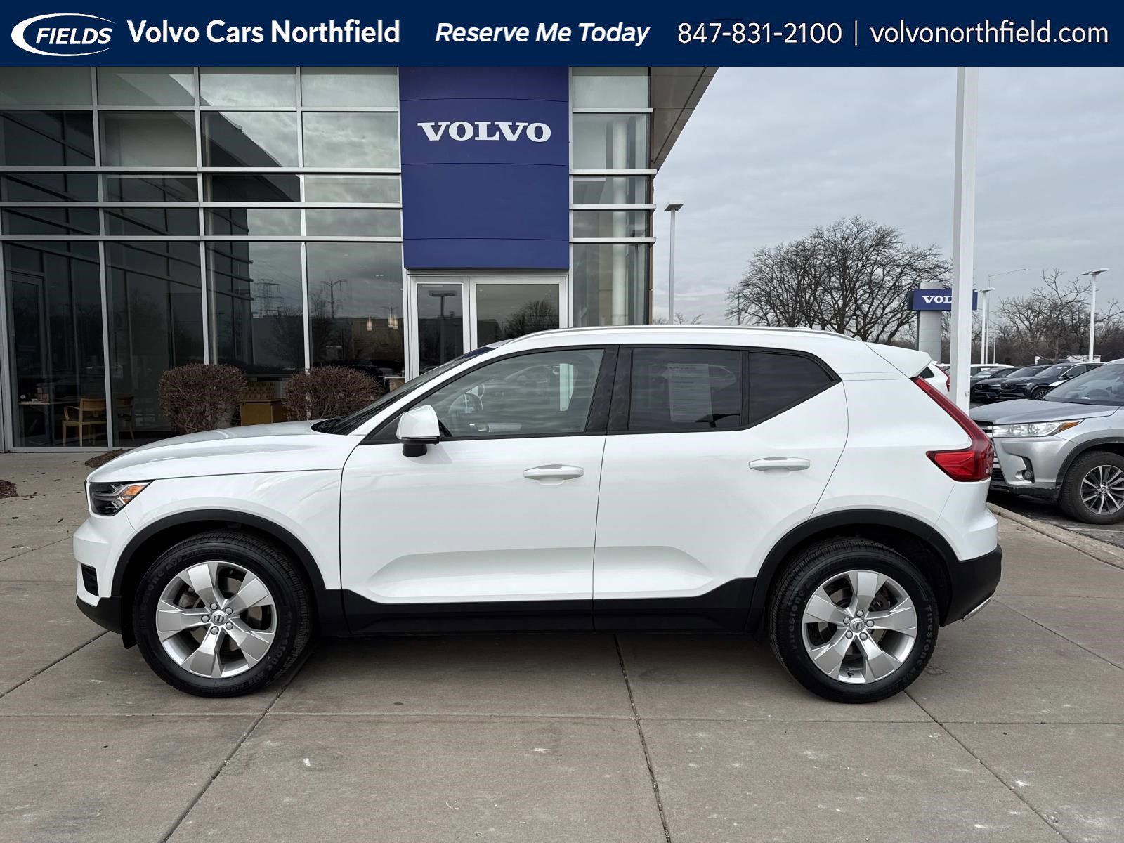 Used 2020 Volvo XC40 Momentum with VIN YV4162UK2L2202239 for sale in Northfield, IL