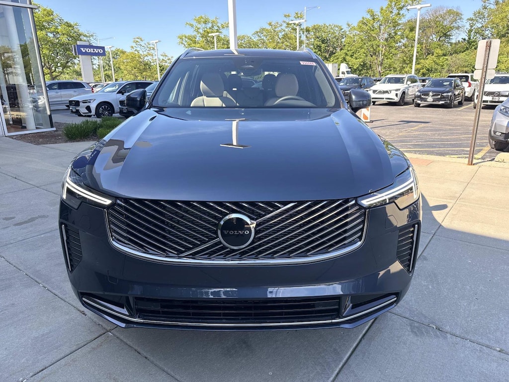 New 2026 Volvo XC90 B5 Core SUV