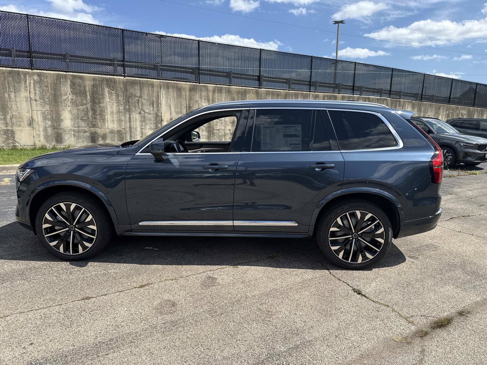 2026 Volvo XC90 Plus - Photo 8