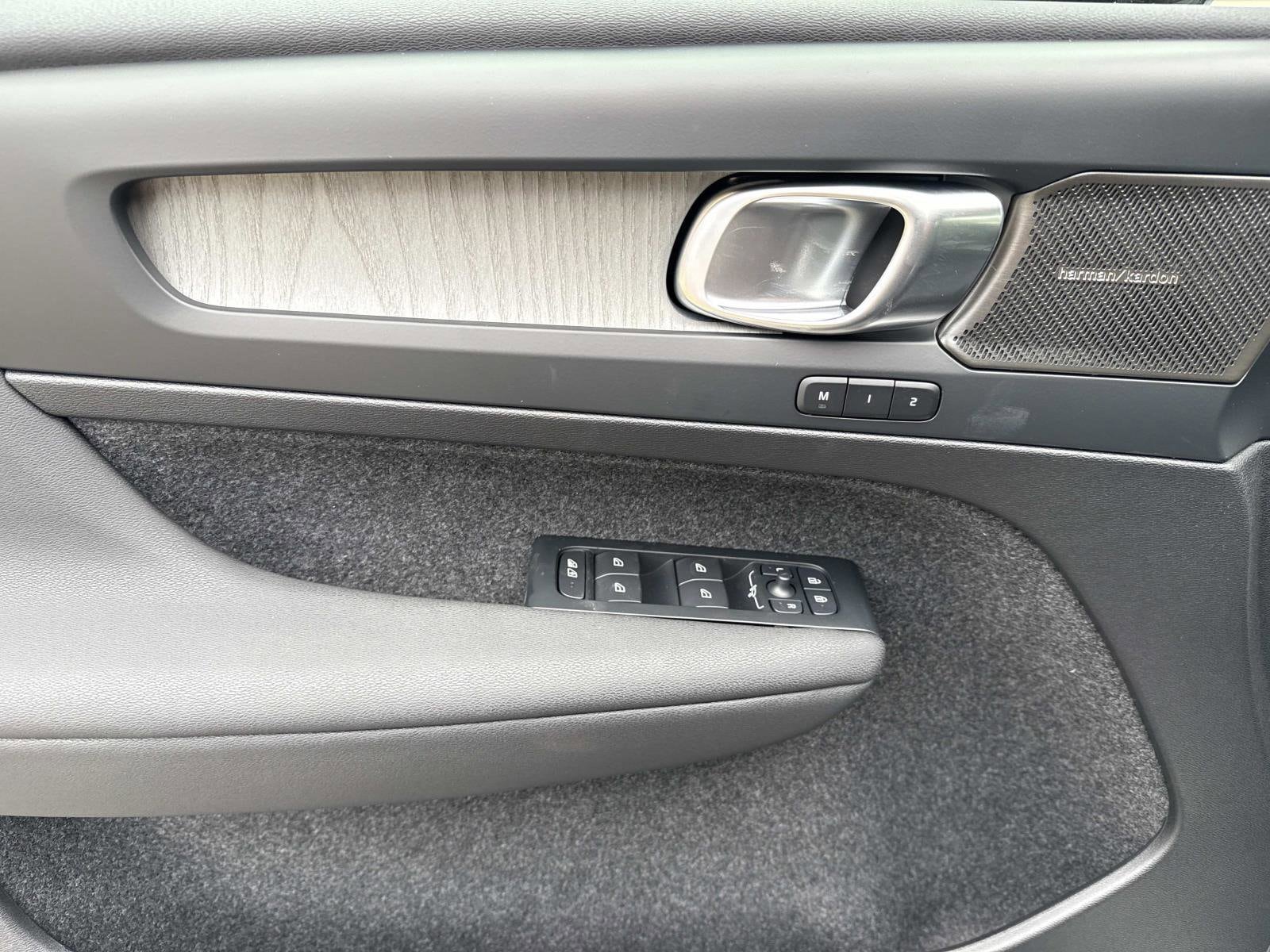2026 Volvo XC40 Ultra - Photo 18