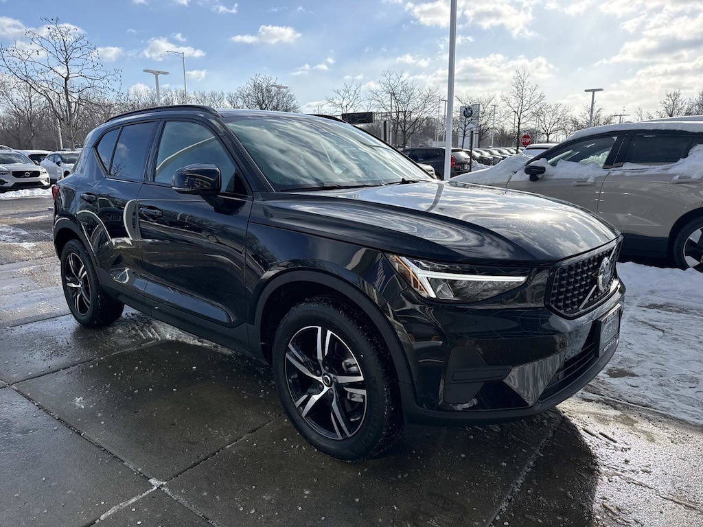 New 2026 Volvo XC40 B5 Core SUV