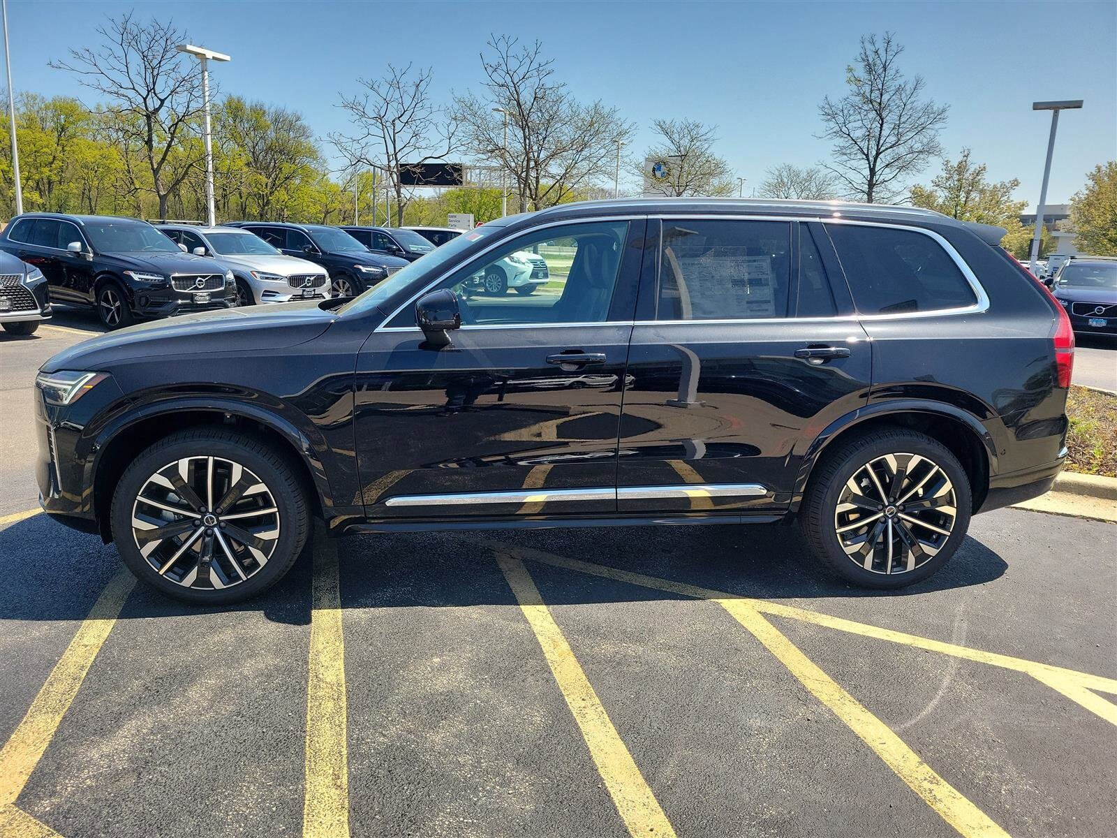 2025 Volvo XC90 photo 2
