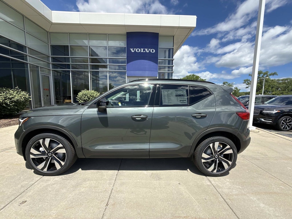New 2026 Volvo XC40 B5 Ultra SUV