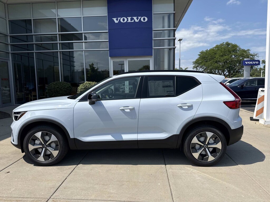 New 2026 Volvo XC40 B5 Plus SUV