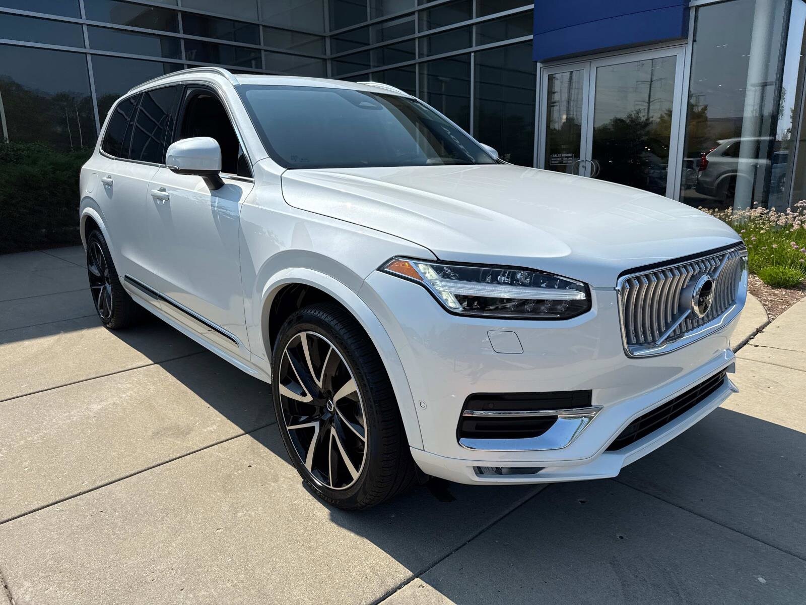 2024 Volvo XC90 Plus photo 3