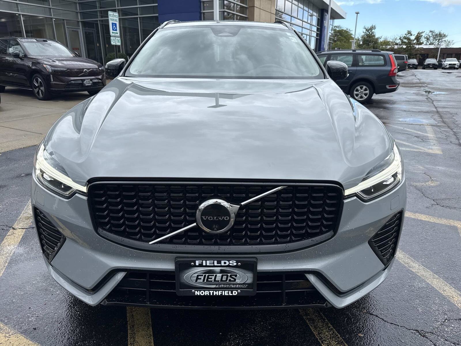 2025 Volvo XC60 B5 Plus photo 2
