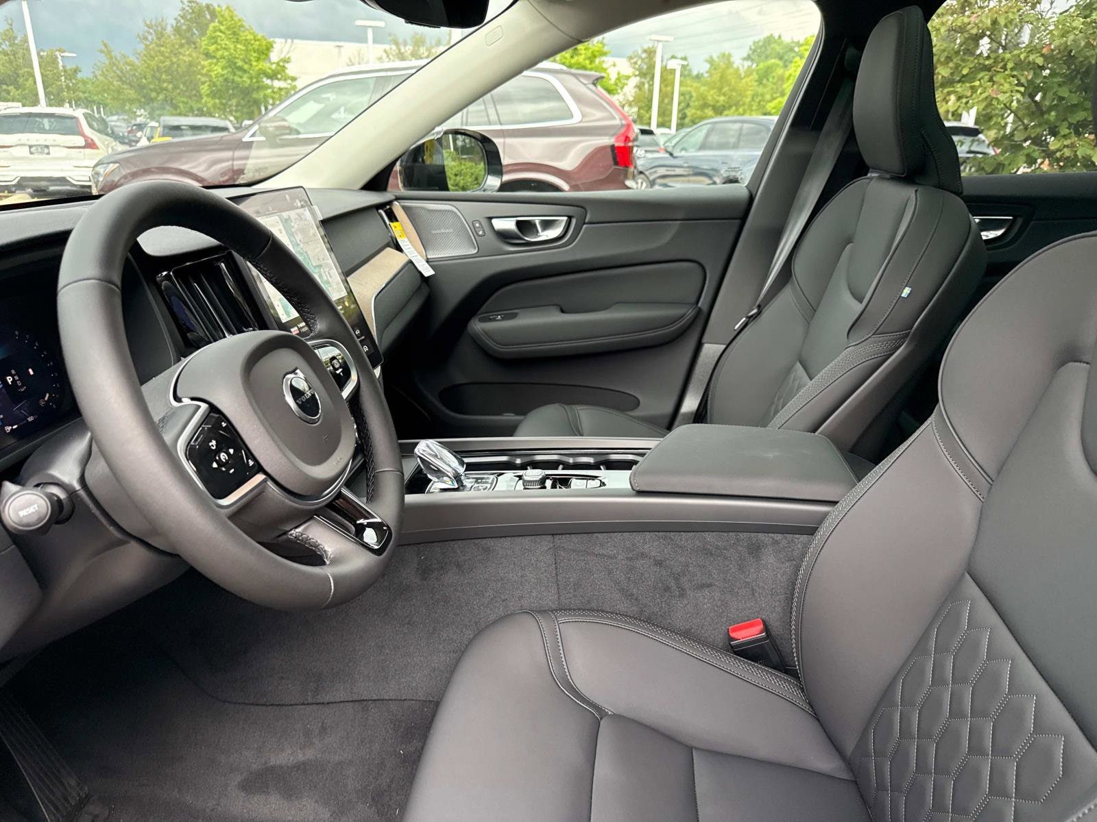 2026 Volvo XC60 Plus - Photo 22