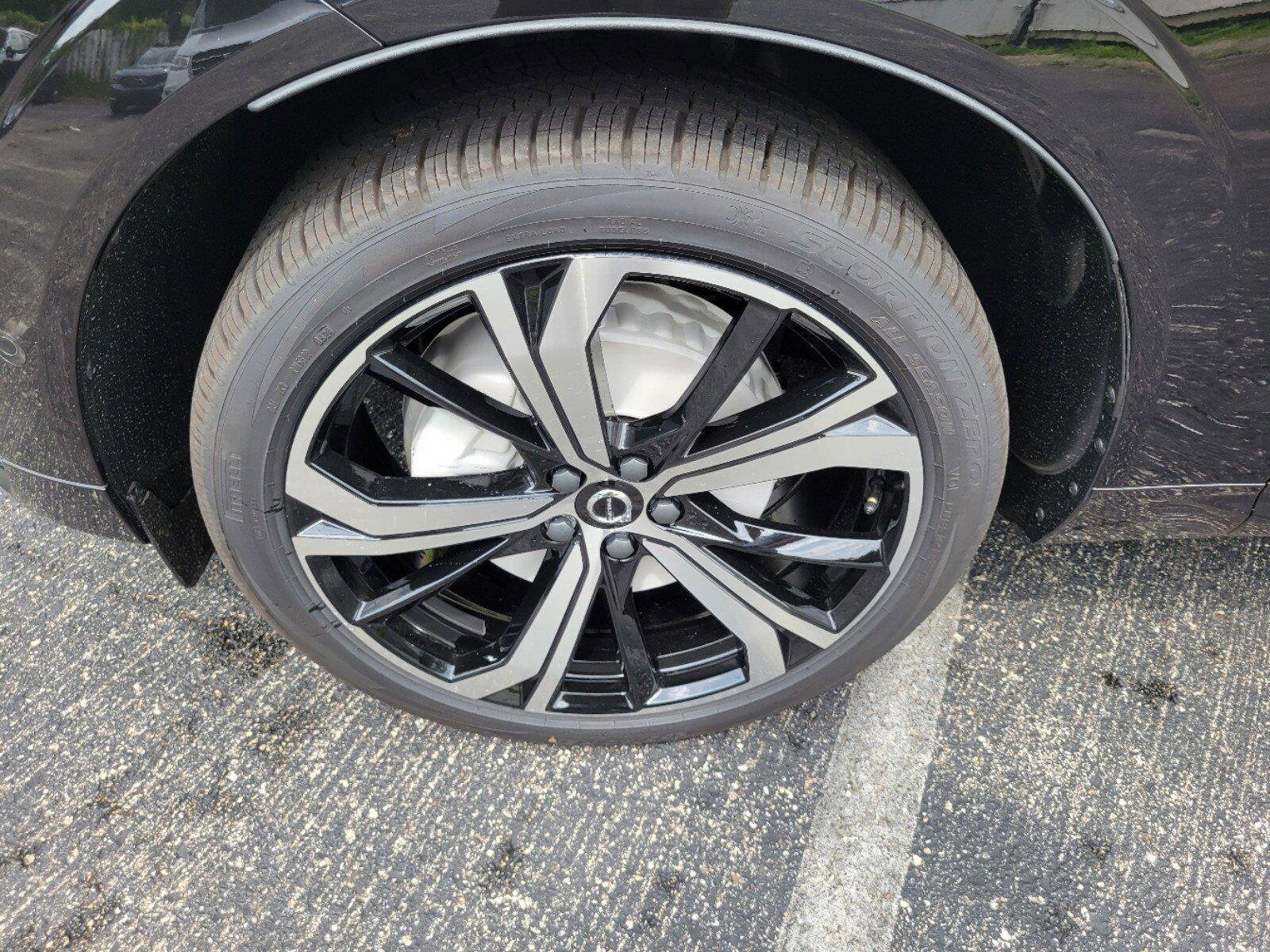 2025 Volvo XC60 B5 photo 3