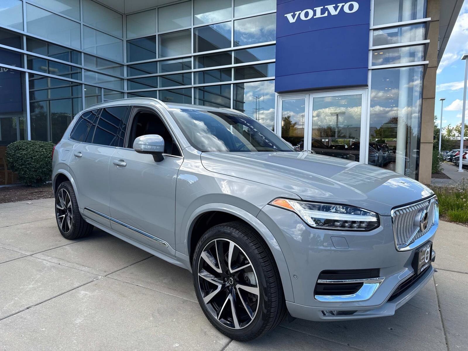 2024 Volvo XC90 Plus photo 2