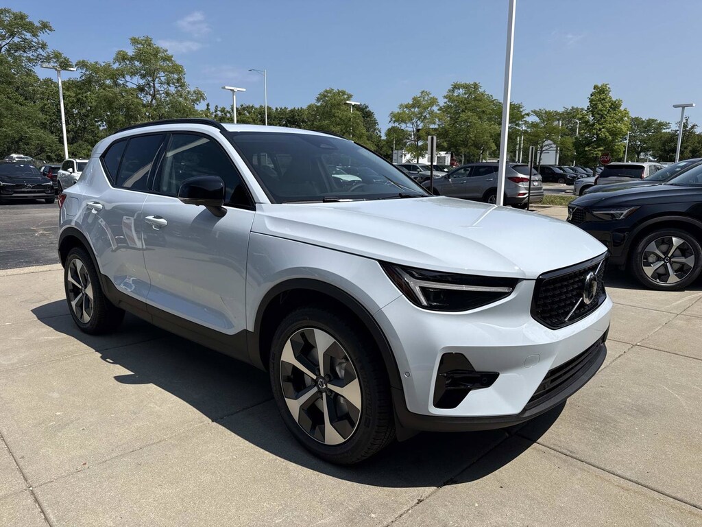 New 2026 Volvo XC40 B5 Plus SUV