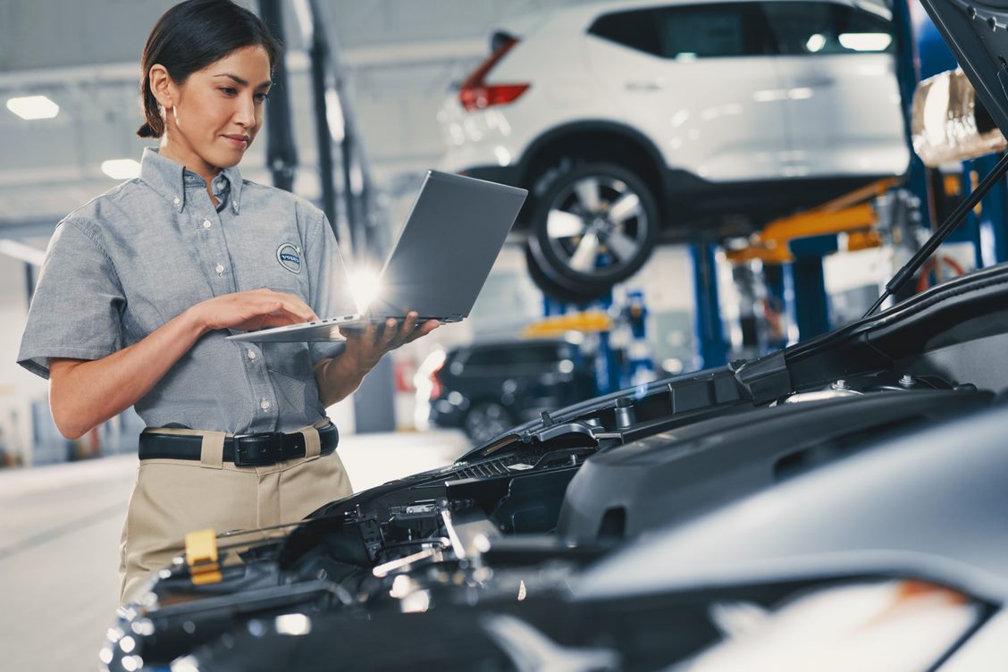 volvo-service-person.jpg