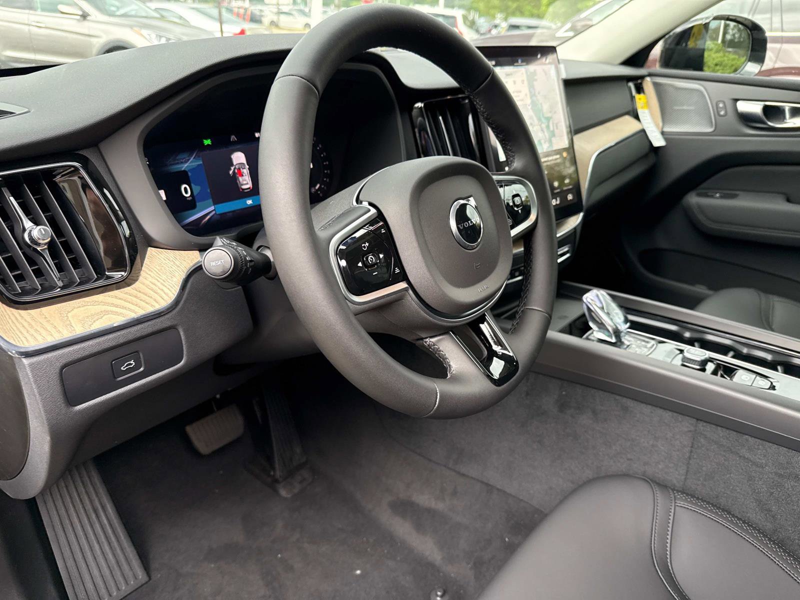 2026 Volvo XC60 Plus - Photo 23