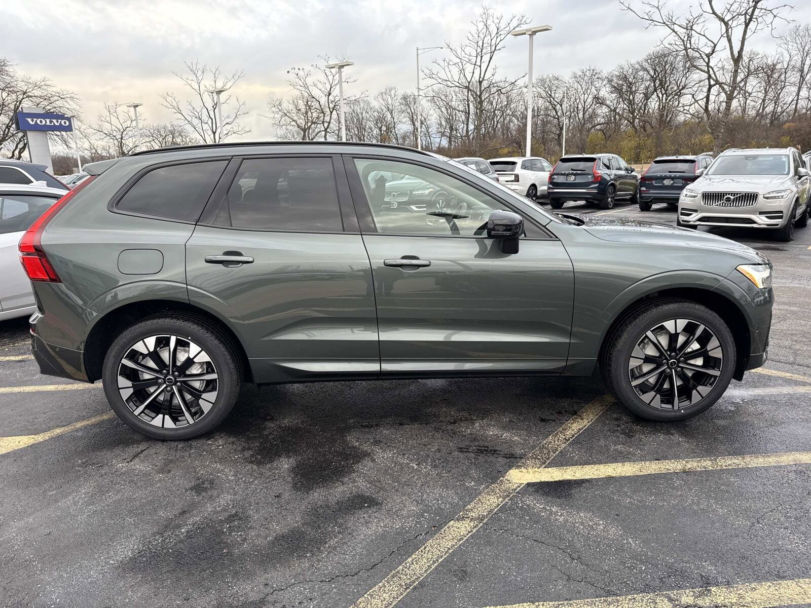 2026 Volvo XC60 Plus photo 3