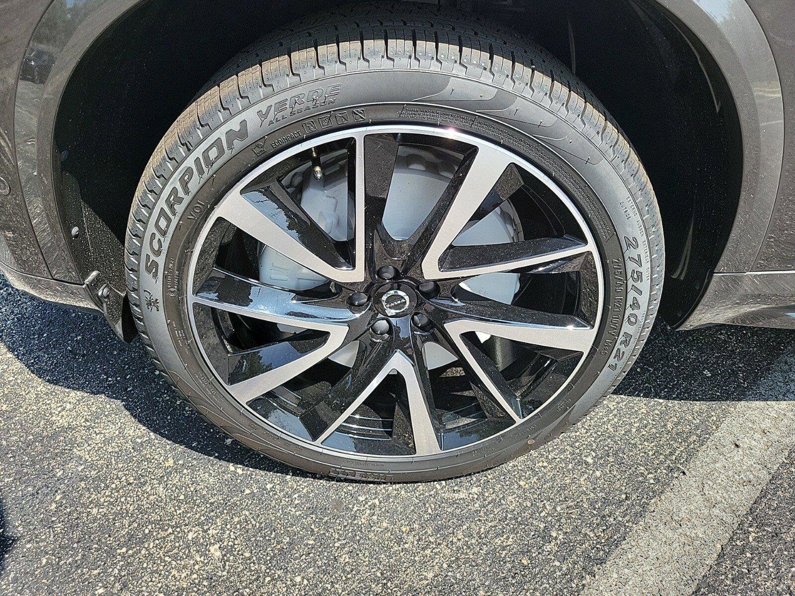 2025 Volvo XC90 Plus photo 2