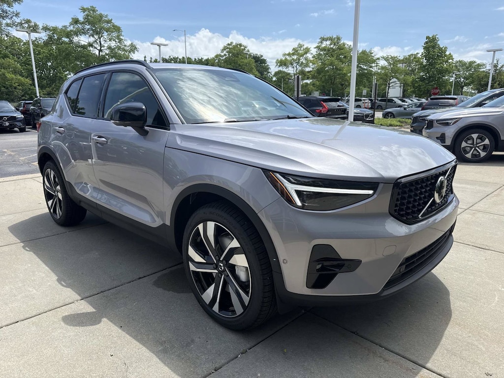 New 2026 Volvo XC40 B5 Plus SUV