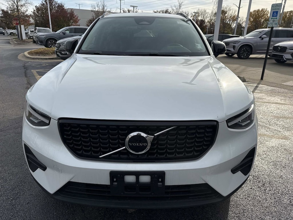 New 2026 Volvo XC40 B5 Core SUV